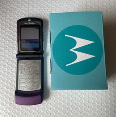 Motorola RAZR V3 Unlocked Flip GSM 850 /900 /1800 /1900 Bluetooth Mobile Phone