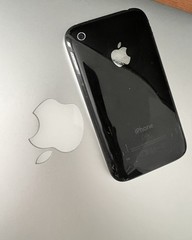 Apple iPhone 3G 8GB 2008 Original With Box and Accessories