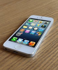 Apple iPhone 5 – 16GB – White & Silver Running iOS 6.1.4 Rare (Unlocked) A1429