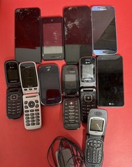 Lot Of 11 Cell Phones( Not Working Or Parts). (2)