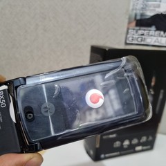 Motorola RAZR2 V8 unlocked brand new old stock