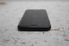 Apple iPhone 7 32GB GSM AT&T 4G LTE Smartphone with 12MP Camera – Jet Black