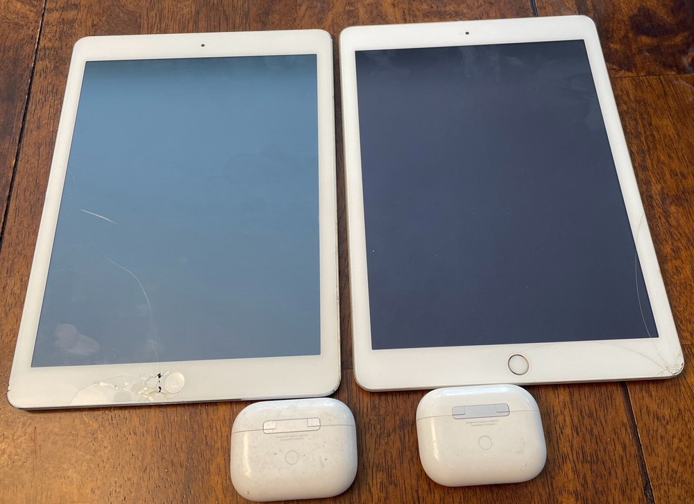 LOT OF 4, 2 Apple AirPods Pro 1st Gen And 2 iPad Air 1st Gen