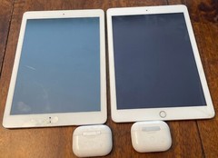 LOT OF 4, 2 Apple AirPods Pro 1st Gen And 2 iPad Air 1st Gen