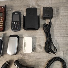 For Parts Lot Of 4 Cell Phones & Various Accessories Motorola Nokia Samsung