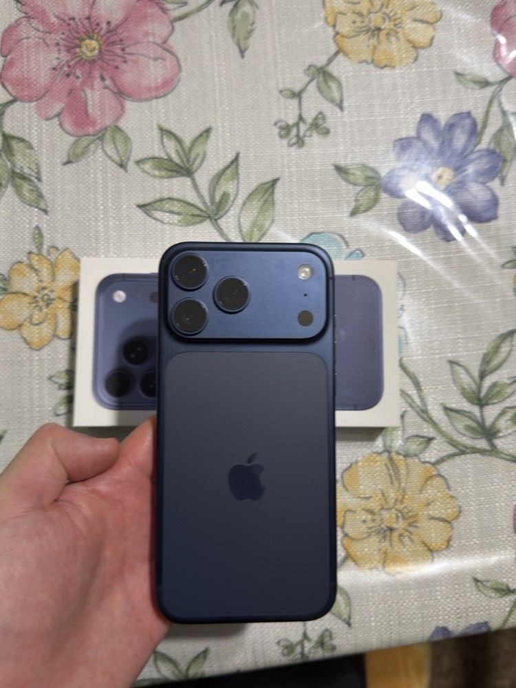 Apple iPhone 17 Pro Max 256GB Deep Blue Unlocked (100% Battery)