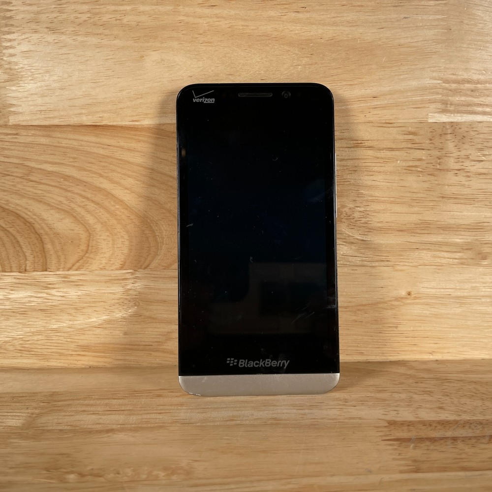 BlackBerry Z30 Black 5.0&Prime; LCD Display 2 GB Ram 16GB Rom Android Smartphone