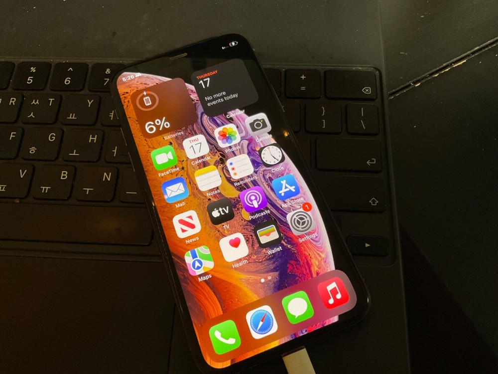 Apple iPhone XS – 64GB – Gold (Unlocked) A1920 (CDMA + GSM)