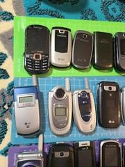 (23) Vintage Cell Flip Phones – Untested Flip, Slide LG Samsung Black Berry