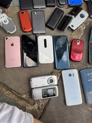 Large Lot – 24 Phones & Misc Electronics – Apple Watch, Flip Phones, Smartwatche