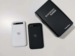A++ BlackBerry Classic Q20 SQC100-4 16 GB – (Unlocked) 4G Qwerty Keyboard Phone