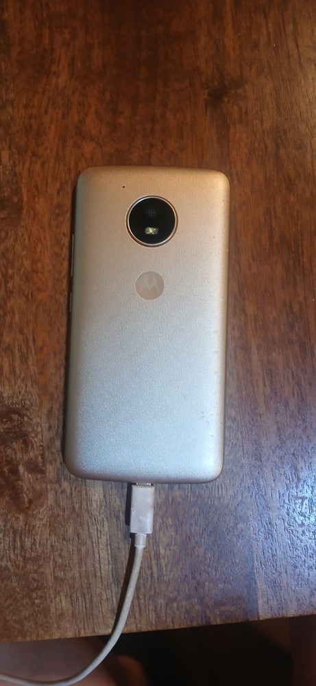 Motorola Moto E4 Gold Smartphone 4MB Micro USB Used