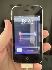 Apple iPhone 3G 8GB 2008 Original With Box and Accessories