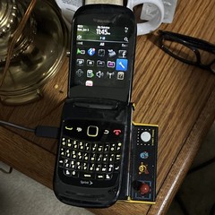 BlackBerry 9670 Flip Phone QWERTY Sprint Black 512MB 2.4in 3.2MP