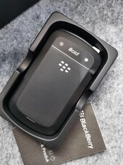 BLACKBERRY 9900 BOLD – 8 GB – Black / White 3G (Unlocked) microSDHC GPS