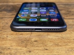 Apple iPhone 8 – 128 GB – Space Gray (Unlocked) Battery 81%