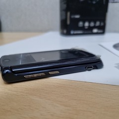 Motorola RAZR2 V8 unlocked brand new old stock