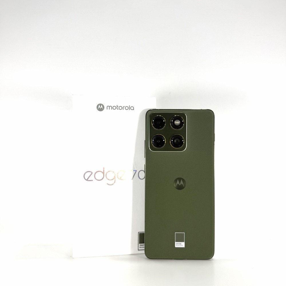 Motorola Edge 70 512GB Cell Phone Color Green Complete With Box Cable Cover