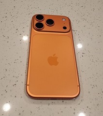 Read* Apple iPhone 17 Pro – 256 GB – Cosmic Orange