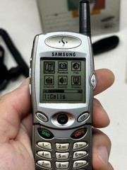 Samsung SCH-T300 – Gray and Black ( Verizon ) Box and Accessories WORKS