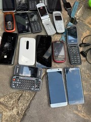 Large Lot – 24 Phones & Misc Electronics – Apple Watch, Flip Phones, Smartwatche