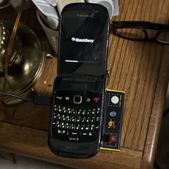 BlackBerry 9670 Flip Phone QWERTY Sprint Black 512MB 2.4in 3.2MP