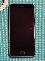 Apple iPhone 8 – 64GB – Space Gray (Unlocked) A1863 (CDMA + GSM)