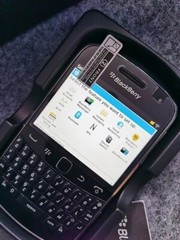 BLACKBERRY 9900 BOLD – 8 GB – Black / White 3G (Unlocked) microSDHC GPS