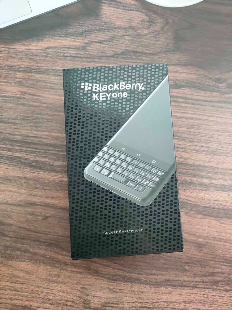 Never used BlackBerry KEYone – 32 GB 64GB – Black Silver (Unlocked) 4G phone