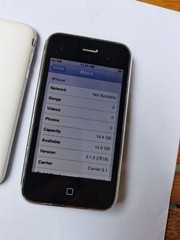 iOS 3 Apple iPhone 3GS – 8G 16G 32GB (Unlocked) A1303 (GSM) 100% Working