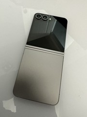Unlocked Samsung Galaxy Z Flip6 SM- F741U – 256GB – Silver Shadow