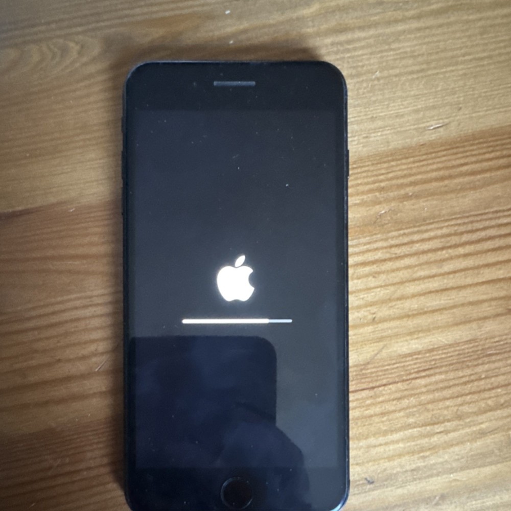 Apple iPhone 7 Plus Black 5.5&Prime; 12MP Quad Core iOS Lightning Bluetooth Wi-Fi NFC