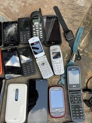 Large Lot – 24 Phones & Misc Electronics – Apple Watch, Flip Phones, Smartwatche