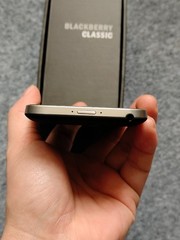 BlackBerry Classic Q20 Black/White 16GB Facroty UNLOCKED Keyboard Smartphone