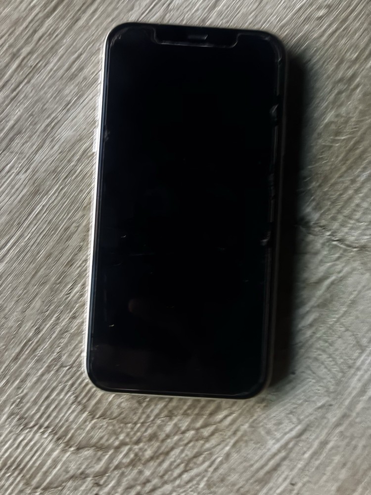 Apple iPhone 11 White 6.1&Prime; 12MP Hexa Core iOS Smartphone Bluetooth Wi-Fi NFC Bar