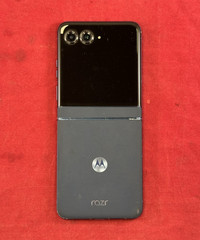 Motorola razr 2025 256GB (Unlocked) – PANTONE Gibraltar Sea