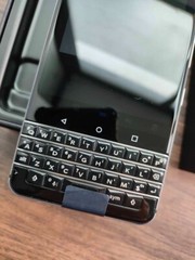 Never used BlackBerry KEYone – 32 GB 64GB – Black Silver (Unlocked) 4G phone