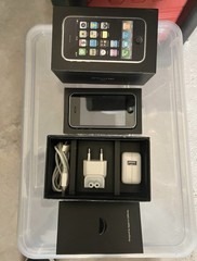 Apple iPhone 3G 8GB 2008 Original With Box and Accessories