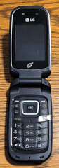 LG 440G / LG440G – Black ( TracFone ) Cellular Flip Phone – 00:00:00 Talk Time
