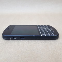 BlackBerry Q10 SQN100-1 16 GB 2 GB RAM Black Unlocked BlackBerry OS E7084