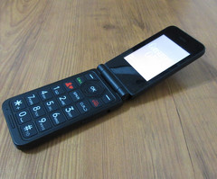 IRIS Easy Flip 8GB Black 4G LTE Flip Cell Phone Excellent Cond. Budget-Friendly