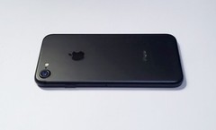 Apple iPhone 7 32GB Black A1778 (AT&T, H2O, Cricket) 4G LTE Smartphone – Good