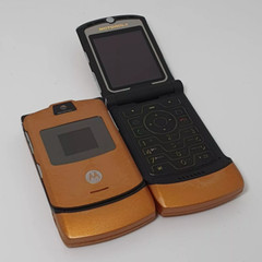 Motorola RAZR V3 Unlocked Flip GSM 850 /900 /1800 /1900 Bluetooth Mobile Phone