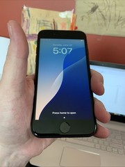 iphone se 3rd gen unlocked 64gb batt health 85 or higher
