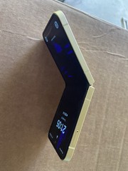 SAMSUNG Galaxy flip 6 (Paris2024 OLYMPIC edition) – Minor use. REDUCED PRICE!