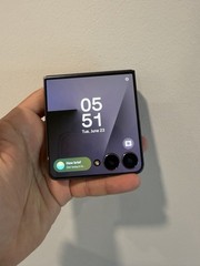 Samsung Z Flip 7 256GB AT&T locked (Read Description)