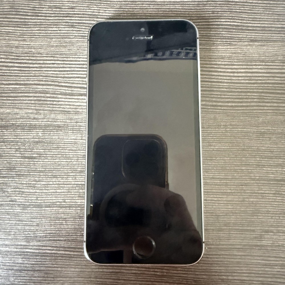 Apple IPhone 5S Gray 4in Smartphone A1533 IOS Touch Screen Camera Read Info