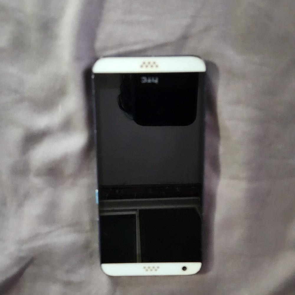 *Pre-owned* HTC Desire 530 1.5 MB Speckled Blue – Holds Charge