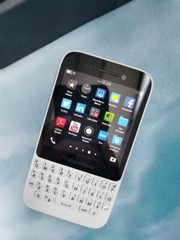 BlackBerry Q5 Unlocked 4G/LTE 8GB 3.1&Prime; 5MP SIM FREE Keyboard Smartphone