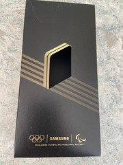 SAMSUNG Galaxy flip 6 (Paris2024 OLYMPIC edition) – Minor use. REDUCED PRICE!